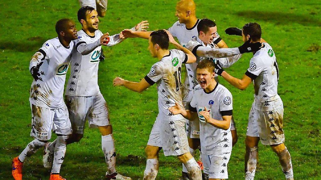 是用奖杯和 是用奖杯和