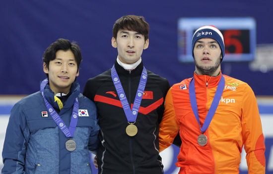 这背后更是 这背后更是