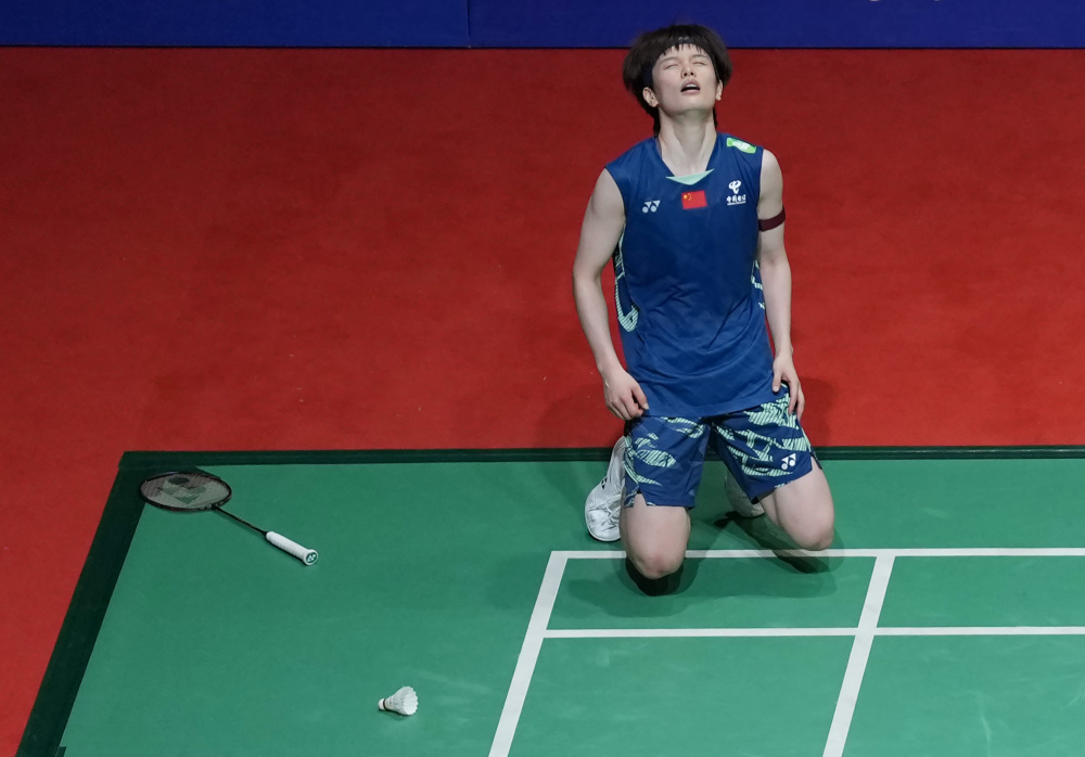 王楚钦男单夺冠，国乒包揽WTT重庆冠军赛男女单冠亚军人民日报客户端.