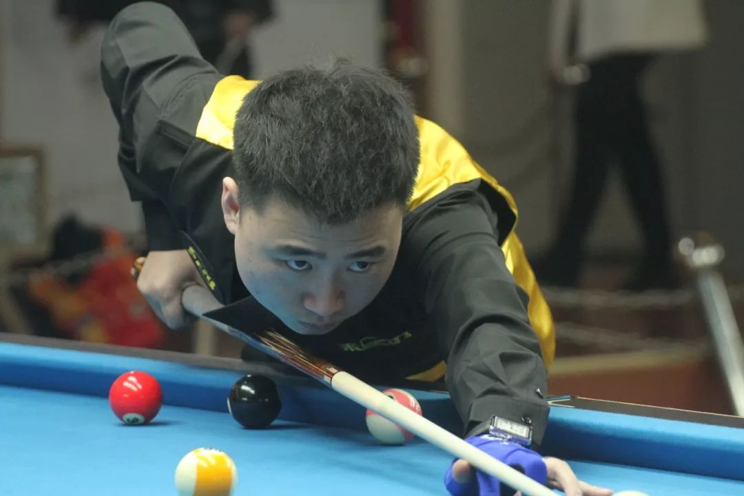 位球员之间 位球员之间