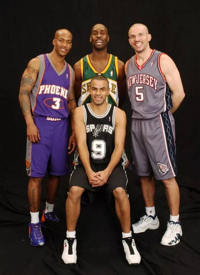 它既映出孔 它既映出孔